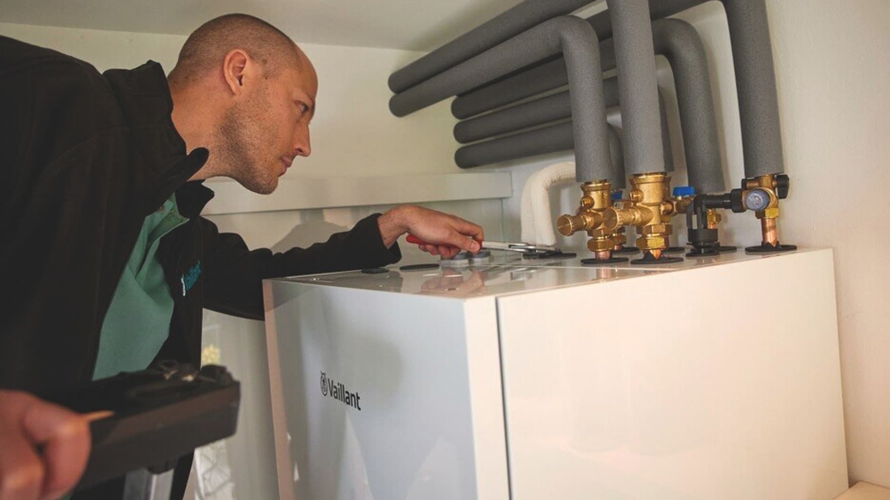 Vaillant_Montaż pompy ciepła - uprawnienia potrzebne do prawidłowego wykonania instalacji