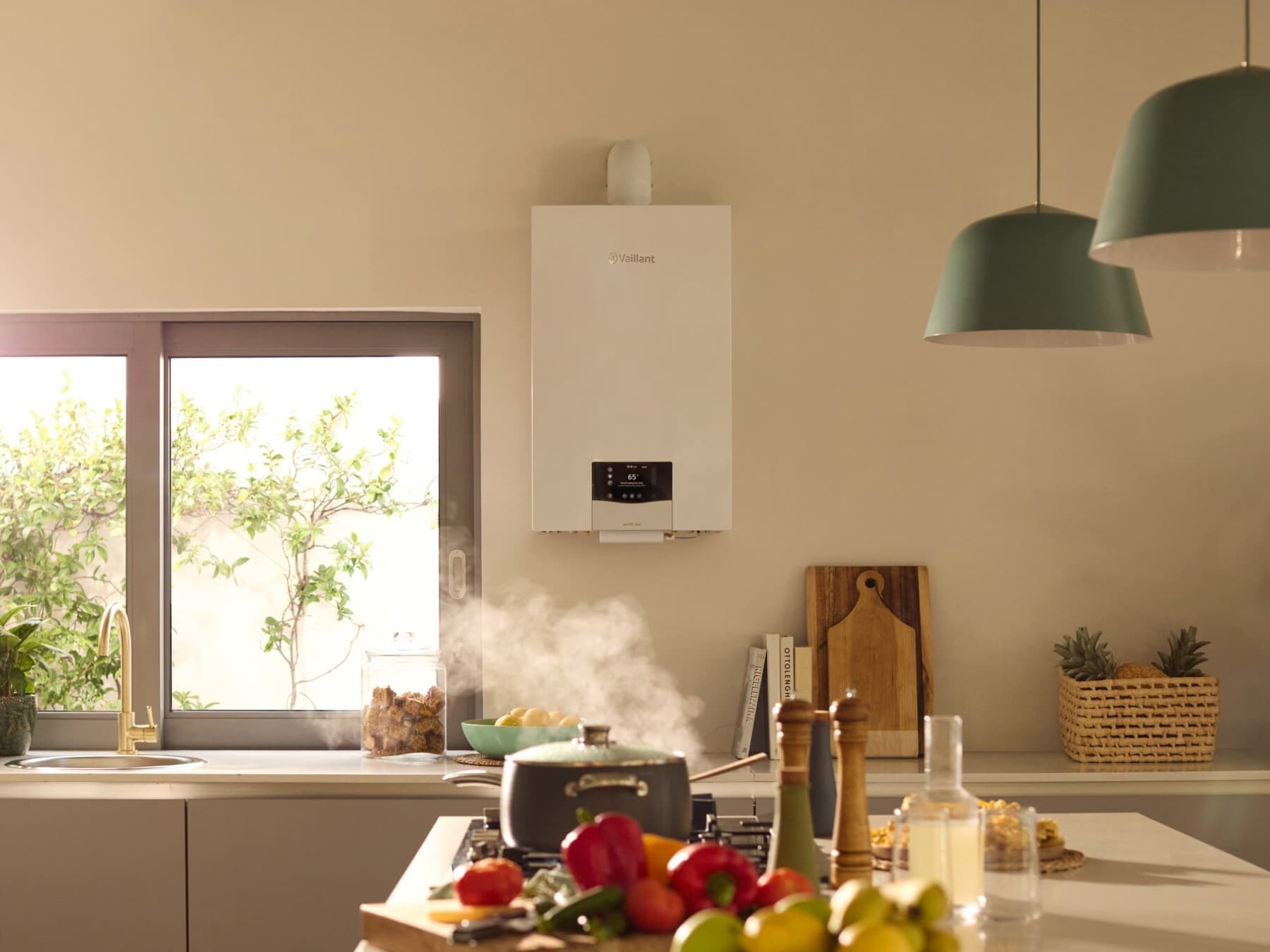 Kocioł gazowy ecoTEC plus montowany na ścianie w kuchni